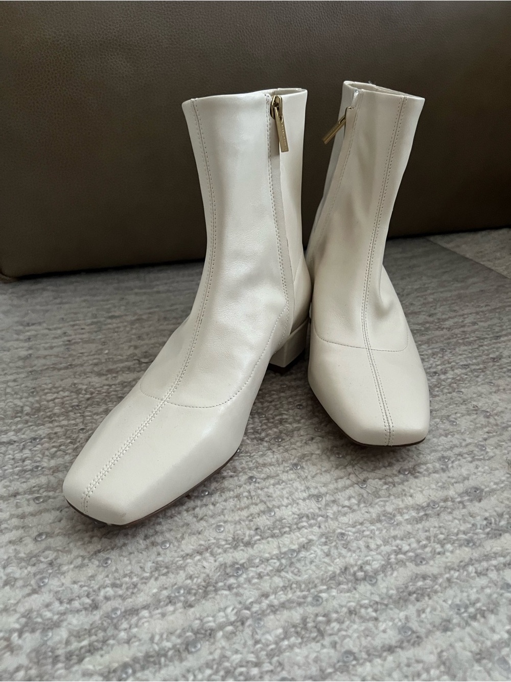 NWOB Vince Camuto - Findree Bootie (White) - Size 8